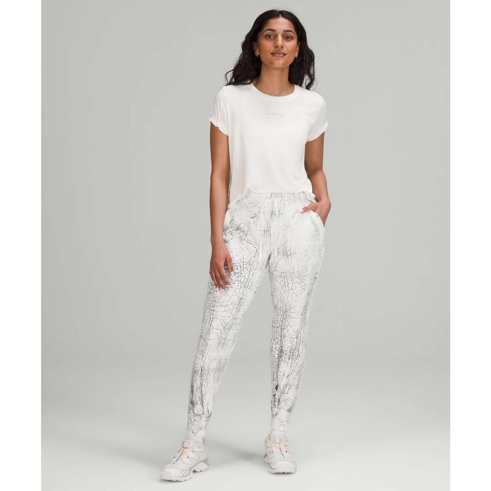 Lululemon Warm Down Jogger 7/8 Length Thread Dye White Black Pants Size 4 Lounge - Picture 12 of 12